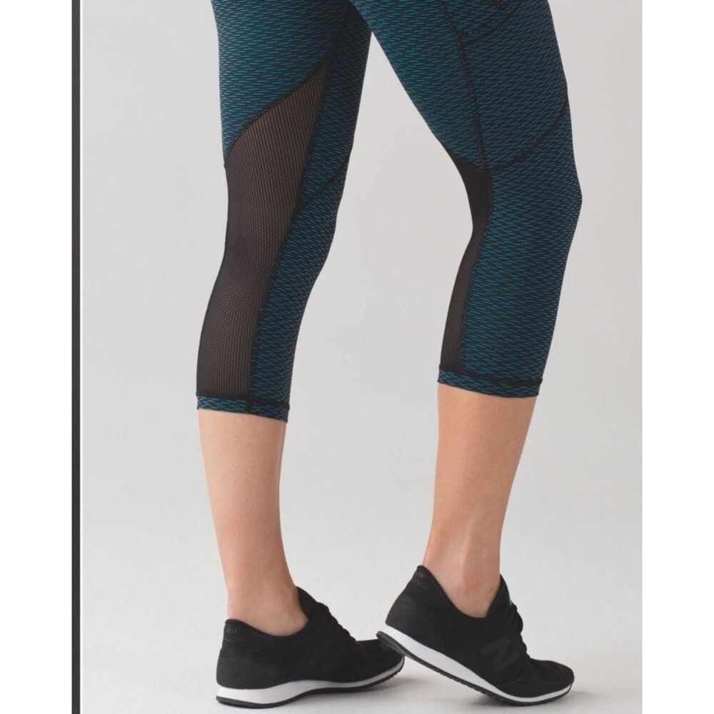 Lululemon outrun 17" Crop Score Jacquard Black Indian Ocean Leggings Size 8 - Picture 5 of 16